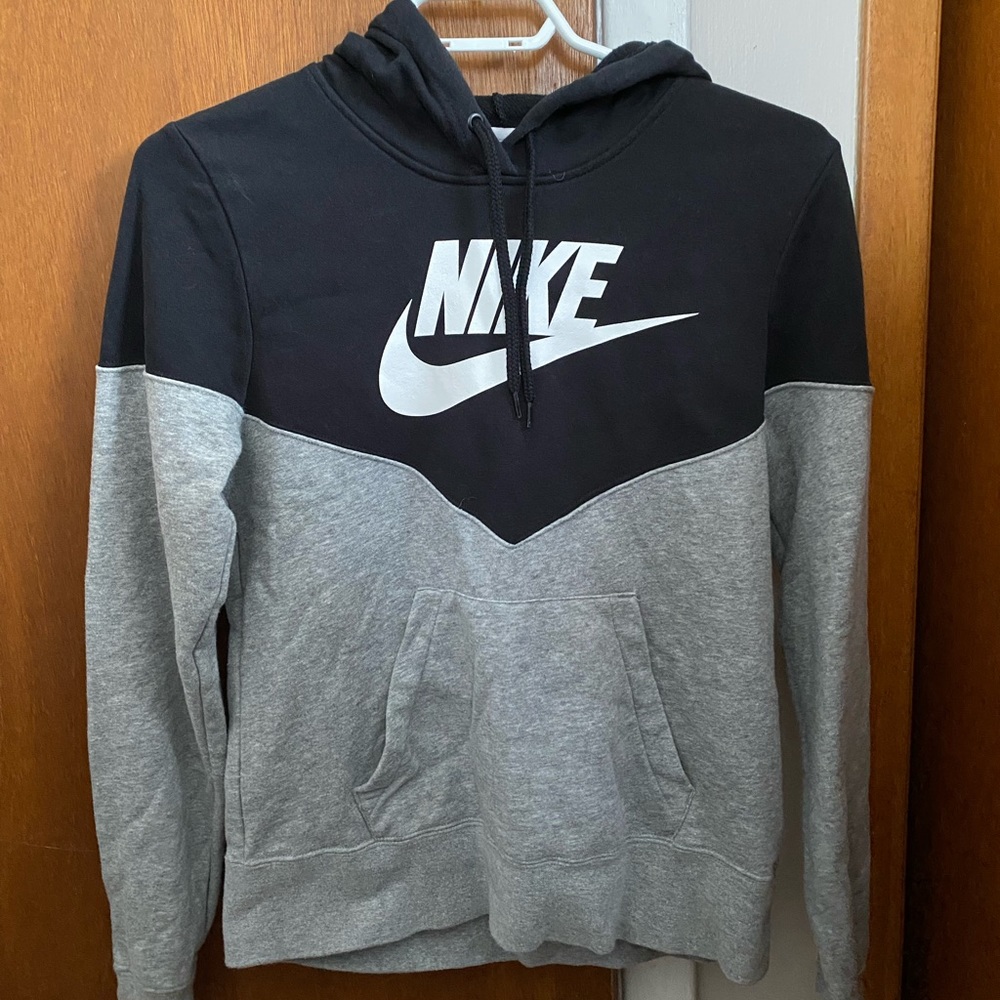 WOMANS NIKE HOODIE